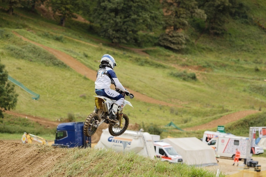 Motocross_Gerstetten_250802_4552 | Fotopresso – Sportfotografie in Heidenheim & Umgebung. Professionelle Sportfotografie für unvergessliche Momente. Dynamische Action-Shots, emotionale Szenen & hochwertige Bilder. - Realisiert mit Pictrs.com