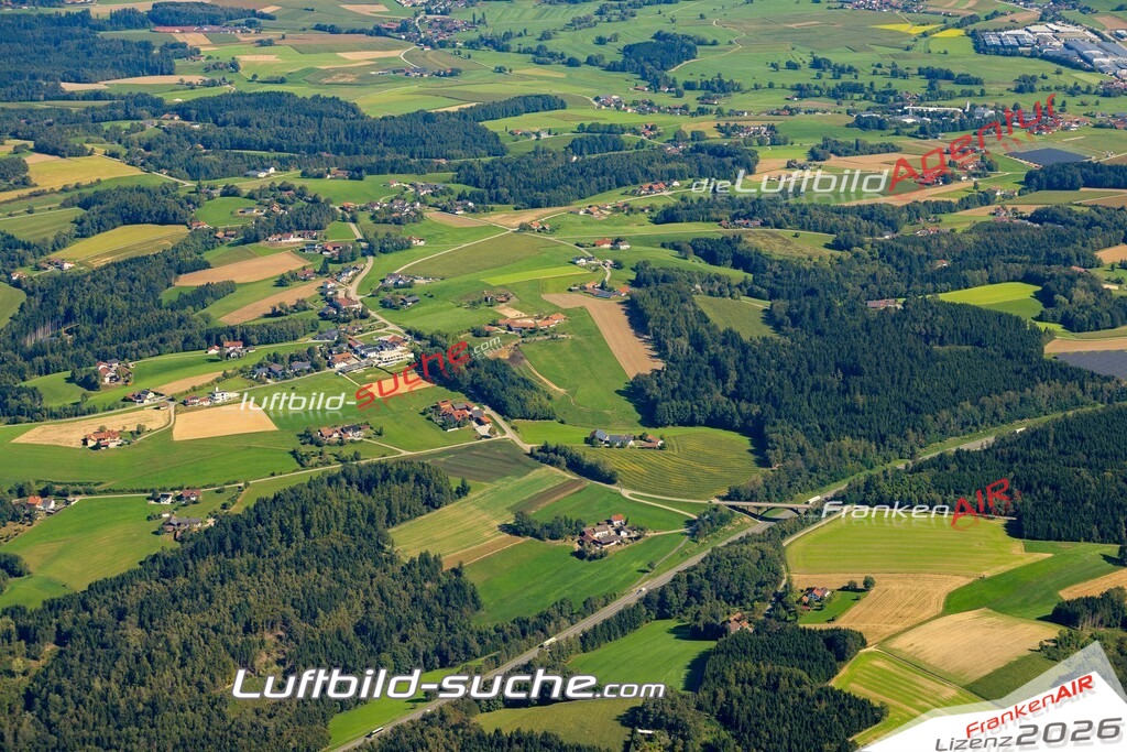 Das Luftbild zeigt : Grosslintach Bogen - Die Luftaufnahme wurde 2023 vom UL-Flugzeug aus erstellt ( keine Drohne ) - Hochauflösende Luftaufnahme - Für grossformatige Ausdrucke geeignet. Die Geschenkidee !Mit Lizenz und Bildrechte bestellbar