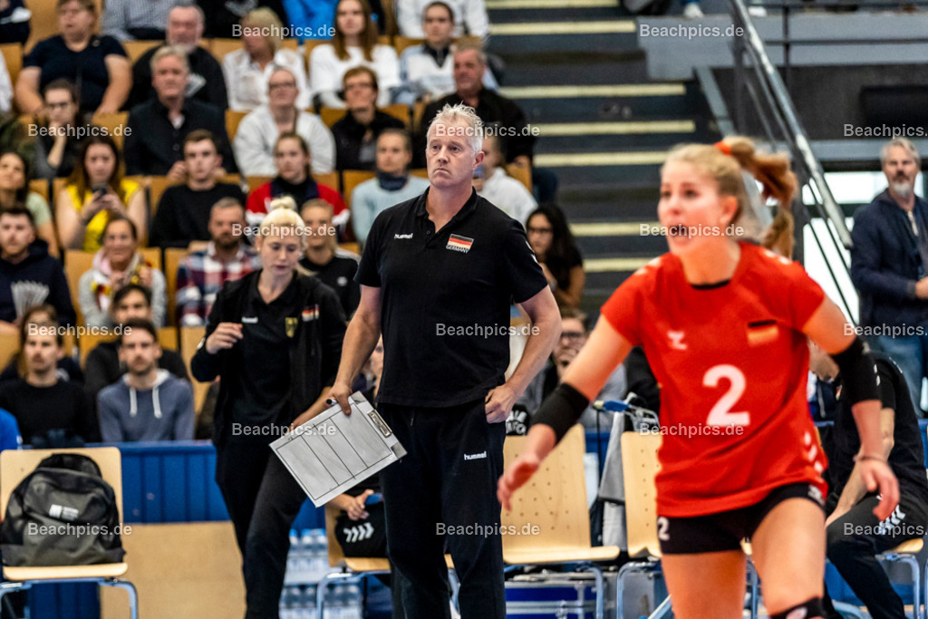 2022-00063267-Testspiel-Deutschland-Brasilien | Vital HEYNEN (Bundestrainer) GER, 17.09.2022; Berlin Foto: Gerold Rebsch - www.beachpics.de
