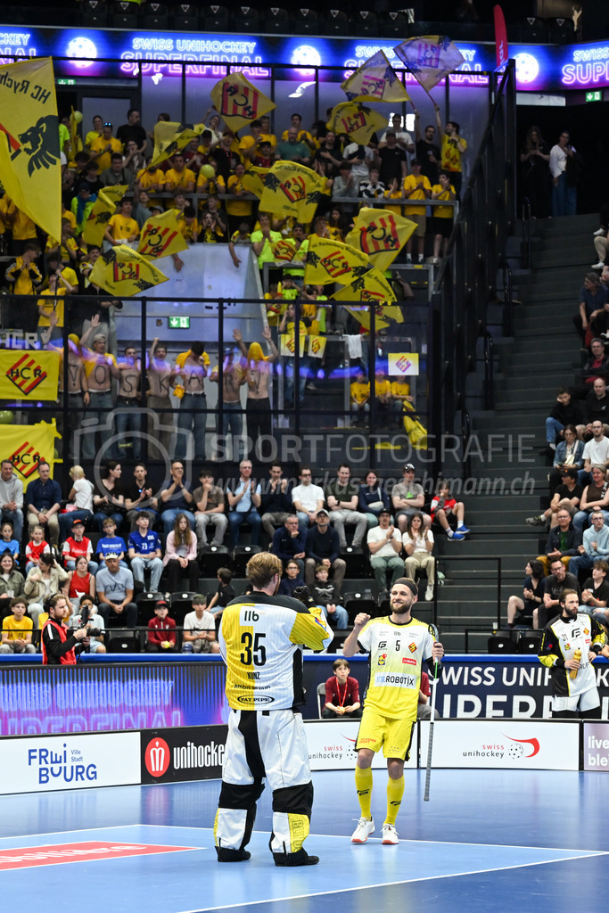 Zug United - HC Rychenberg - 25. April 2026 | Starting Six mit Eric Kunz (#35 HC Rychenberg Winterthur) und Johan Larsson (#5 HC Rychenberg Winterthur) am L-UPL Superfinal-Spiel zwischen Zug United und HC Rychenberg am 25. April 2026 in der BCF Arena, Fribourg, Schweiz.Bild: Sportfotografie Markus Aeschimann | www.markus-aeschimann.ch - Realisiert mit Pictrs.com
