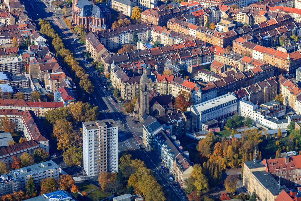 Luftbild: Lutherkirche an der Durlacher Allee im Ortsteil Oststadt in Karlsruhe im Bundesland Baden-Württemberg in Deutschland. Foto: IMG_35090.jpg vom 31.10.2010 durch Werner Riehm/FLY-FOTO.de