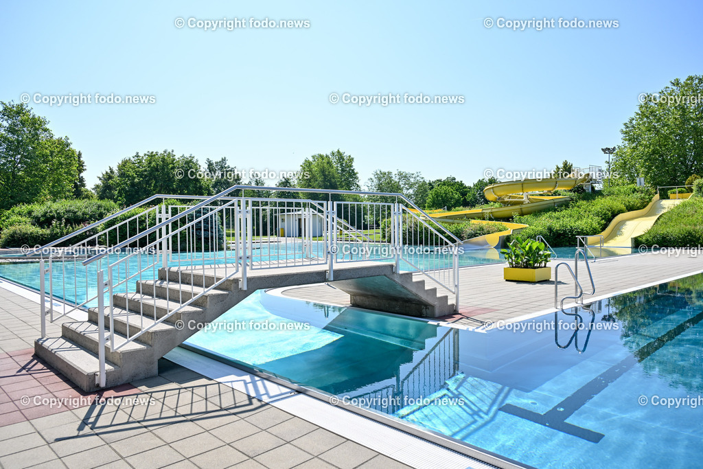 Vitalwelt Freibad Perg_ 05.06.2024-3 | 05.06.2024, Perg, AUT, Vitalwelt Perg, im Bild Freibad, Schwimmbecken, Sprungturm, Rutsche, Drohne