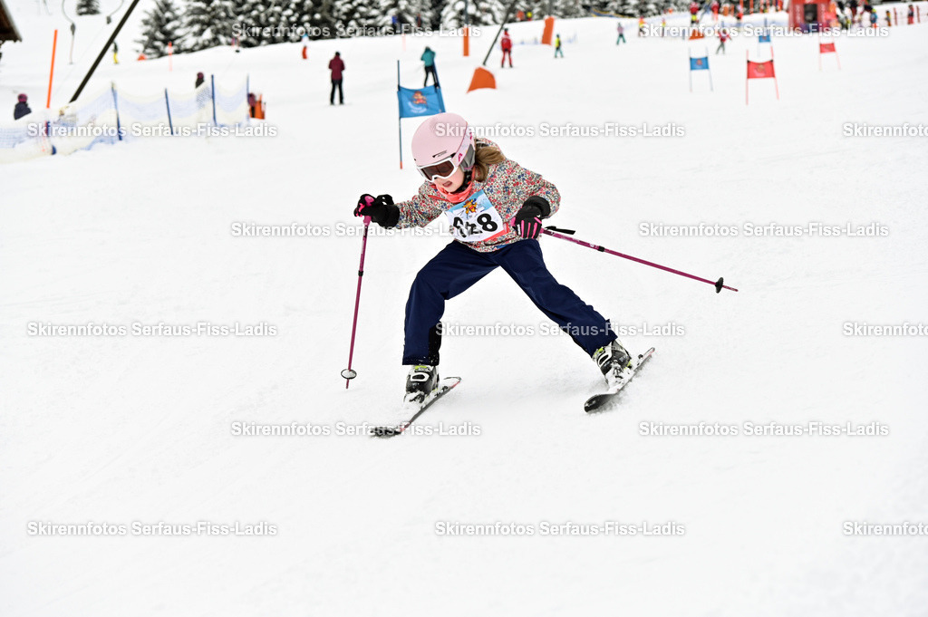 SRF_20.02.2026_0668 | Skirennfotos,Serfaus,Fiss,Ladis,Kinderskirennen,Winter,Tirol,Oberland,skirace,SFL,feelfree,weil wir's genießen,ski,Ski,skifahren,Sonnenplateau, - Realisiert mit Pictrs.com
