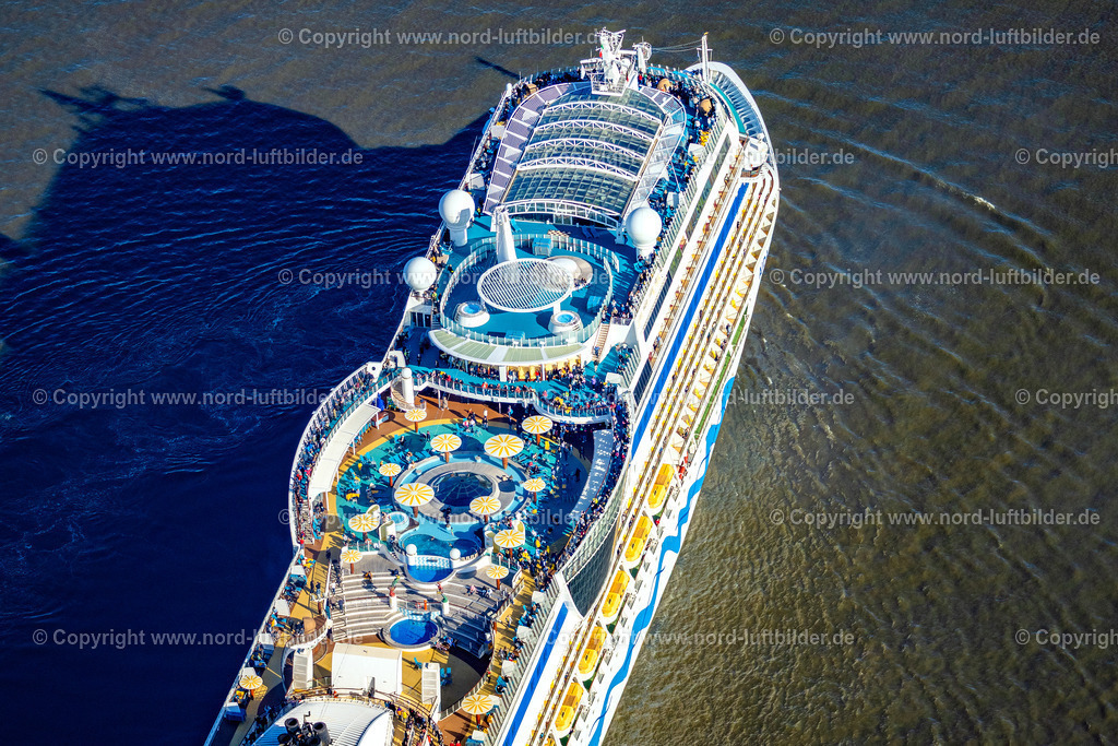 Hamburg_AIDA_Mar_Altona_Cruisecenter_ELS_3696060425 | HAMBURG 06.04.2025 Kreuzfahrt- Passagier- und Fahrgast- Schiff " AIDAmar " am Kai des Cruise Center in Hamburg, Deutschland. Weiterführende Informationen bei: AIDA Cruises - German Branch of Costa Crociere S.p.A.,  CGH Cruise Gate Hamburg GmbH. // The cruise passenger and passenger ship "AIDAmar" on the quay of the Cruise Center in Hamburg, Germany. Further information at: AIDA Cruises - German Branch of Costa Crociere S.p.A.,  CGH Cruise Gate Hamburg GmbH. Foto: Martin Elsen