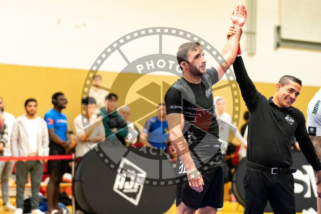 20231118PBB13194 | Fighters compete during the AJP Tour 600 Frankfurt Championship in Frankfurt/Main, Germany, on November 18, 2023.