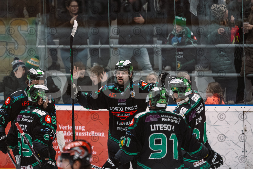 Alligators_vs_Memmingen_05_12_2025-072 | Höchstadt Alligators Fotogalerie: Eishockey-Action aus Franken. Professionelle Spielfotos, Portraits & Stadionbilder zum Download. Jetzt entdecken! - Realisiert mit Pictrs.com