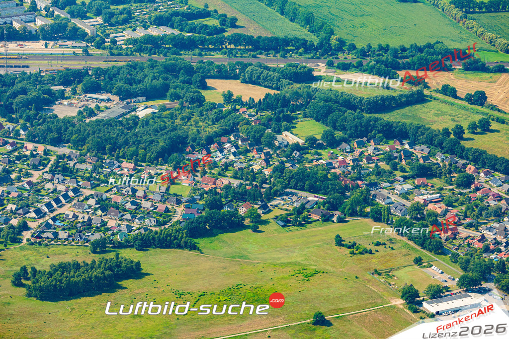Übersichts Bild Ludwigslust - Die Luftaufnahme wurde 2025 vom UL-Flugzeug heraus erstellt ( keine Drohnenaufnahme ) - Hochauflösende Luftaufnahme - für Wandbilder und großformatige Ausdrucke geeignet. Das besondere Geschenk!Hier alle&nbsp;Infos zur Lizenzierung der LuftaufnahmeWir fliegen auch dieses Jahr wieder in Ihre Region um Luftbilder zu erstellen.- Luftbild anfragen