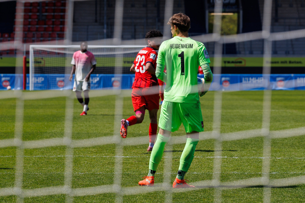 20260503-U19_FCH-LEV_154 | 1.FC Heidenheim 1846 vs. Bayer 04 Leverkusen, Fußball, U19, A-Junioren, NWL, U19-DFB-Nachwuchsliga, 2025/2026, Achtelfinale, 03.05.2026 in Heidenheim, Voith Arena(Foto: Michael Bulling) - Realisiert mit Pictrs.com