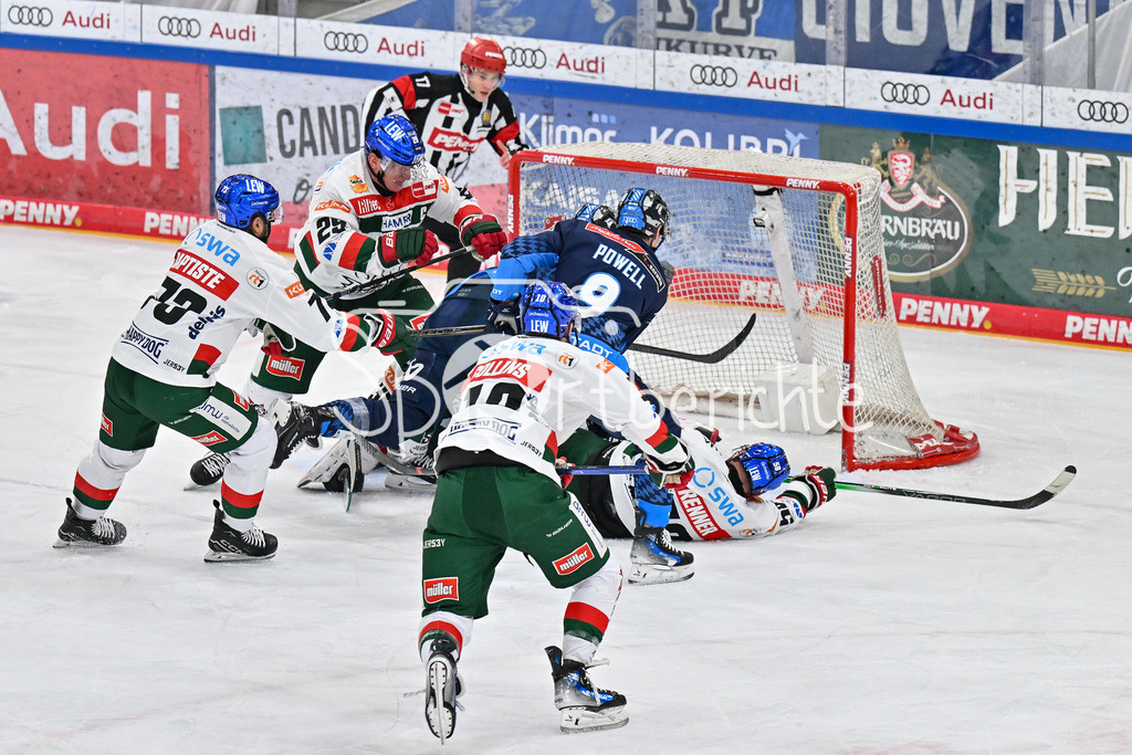 ERC Ingolstadt - Augsburger Panther  | mit vereinten kraeften koennen Denis REUL (Augsburger Panther #29) und Strauss MANN (Augsburger Panther #38) ein Gegentor verhindern / DEL: ERC Ingolsdtadt - Augsburger Panther, Saturn Arena am 10.01.2025