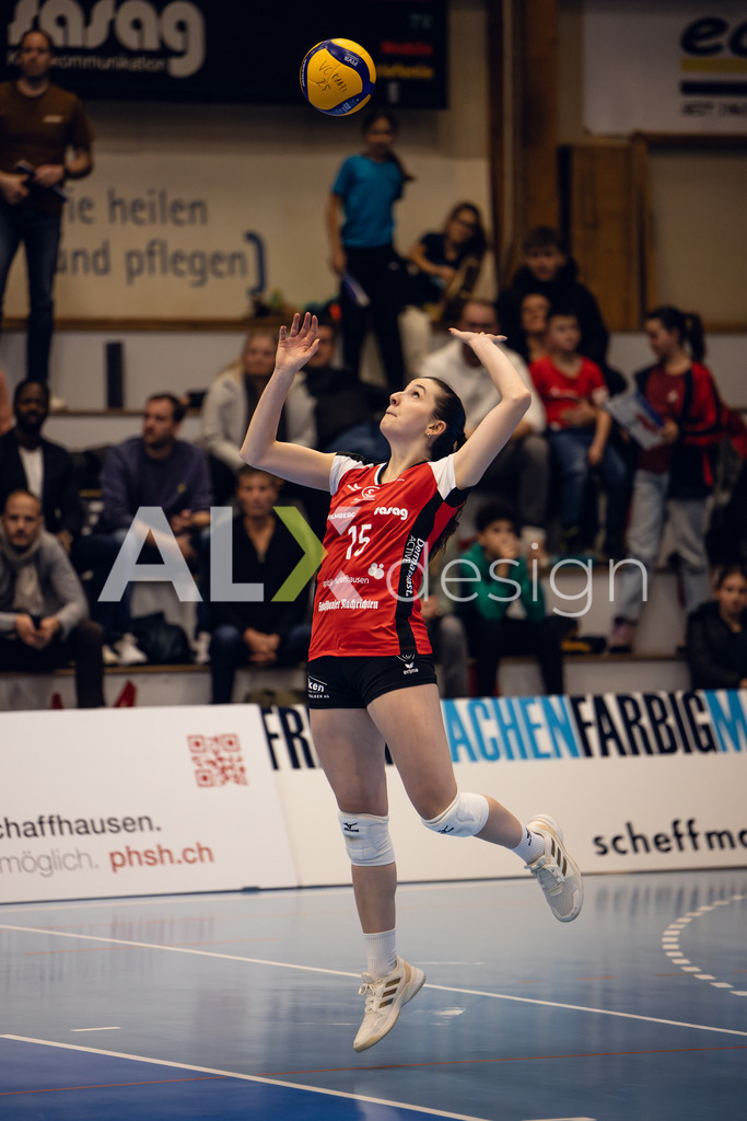 Volleyball I Frauen I Saison 2025-2026 I Volleyball NLA | Women I Round 14 I VC Kanti Schaffhausen - NLZ Volleyball Academy Zürich I 16.01.2026 | VC Kanti Schaffhausen - 15 Alessia Pazin (CH) – Pass / Zuspiel - Realisiert mit Pictrs.com