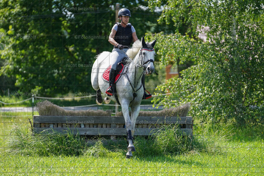 20240622-FAH07805 | Turnierfotografen Bayern, Reitsportbilder aus dem Geländekurs mit Felix Etzel auf dem Gut Waitzacker 2024