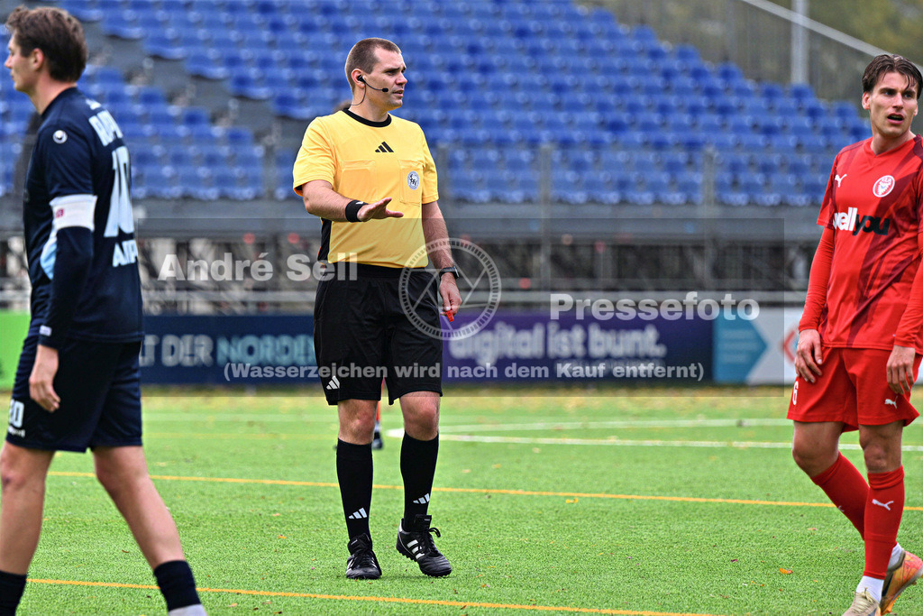 FC Kilia Kiel vs SC Rapid Lübeck | Schiedsrichter Steffen Brandt / Fußball-Oberliga Männer 2026/2027 / FC Kilia Kiel vs SC Rapid Lübeck / Kilia Sportplatz / Kiel / 24.10.26 - Realisiert mit Pictrs.com
