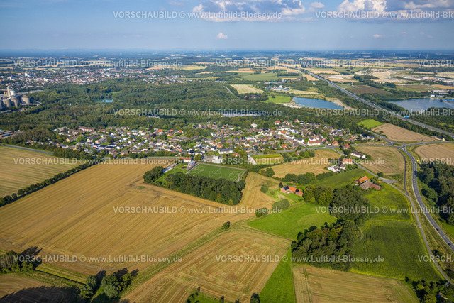 Beckum230805587 | Luftbild, Wohnsiedlung Roland mit Sportplatz SC Roland und Rolandsee, Steinbruch Friedrichshorst, Roland, Beckum, Münsterland, Nordrhein-Westfalen, Deutschland