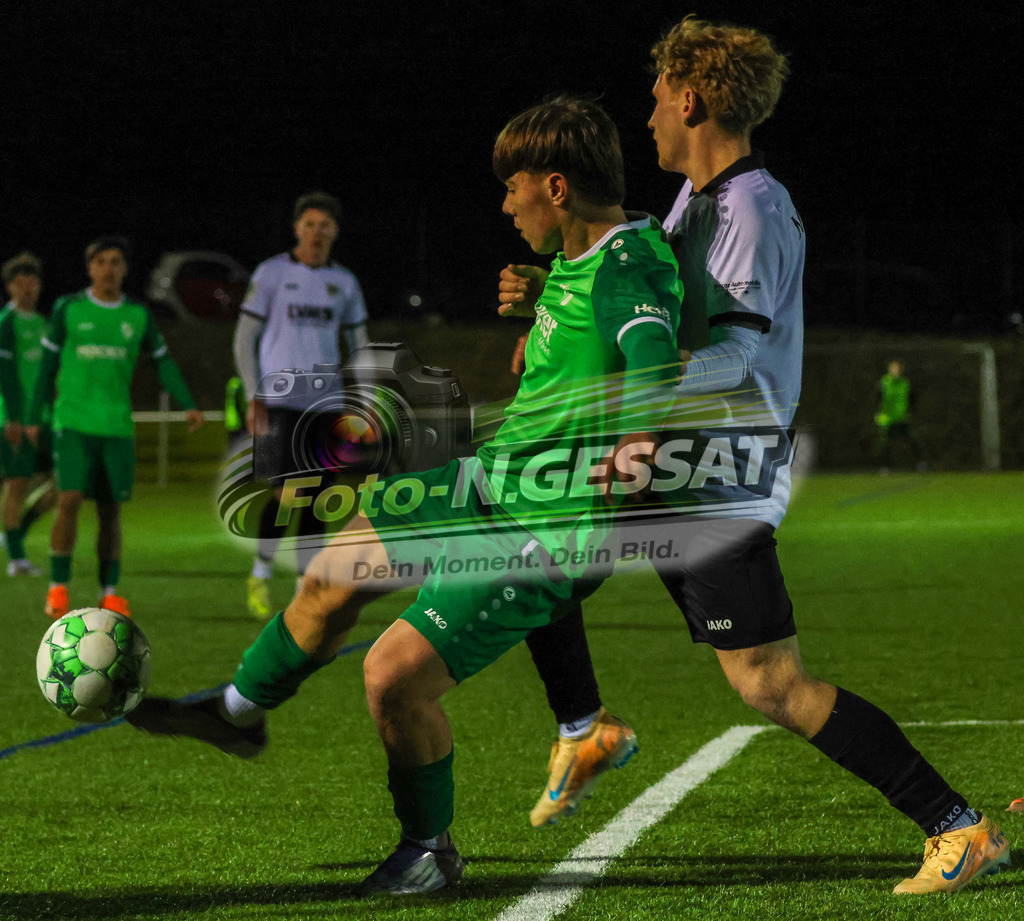 SV Rödinghausen - SC Preußen Münster | Auf dem Bild zu sehen: grün SV Rödinghausen: David Krause ; weiß SC Preußen Münster: Linus HelbeckSV Rödinghausen, SC Preußen Münster, Saison 25/26, A-Jugend Westfalenpokal, Achtelfinale, U19, Deutschland - Realisiert mit Pictrs.com