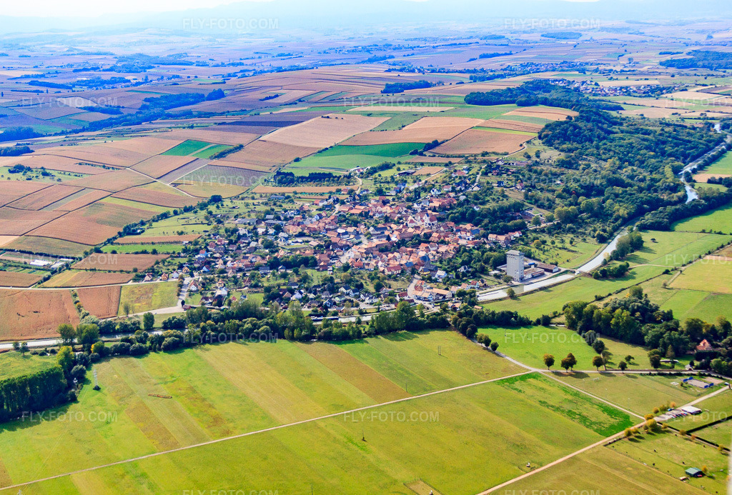 Aerial view: Village view across the Canal Marne au Rhin from the northeast in Waltenheim-sur-Zorn in the state Bas-Rhin, France.Photo: IMG_53550.jpg taken on 09/30/2012 by Werner Riehm/FLY-FOTO.comResolution of the original: 4574 x 3093 px