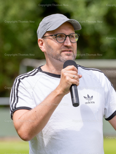 DSC_6260 | bli, Wintrerkasten ,Scheeserennen 2025, ,einer der beiden Moderatoren  Oliver Hofmann  Bild: Thomas Neu