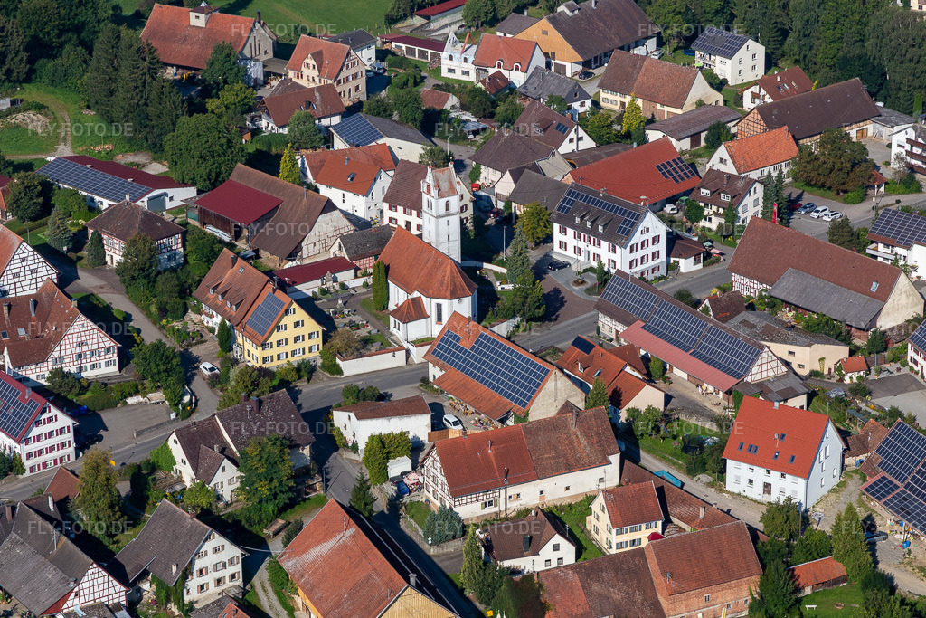 Luftbild: St. Johannes Baptist in Dürnau im Bundesland Baden-Württemberg in Deutschland. Foto: IMG_129046.jpg vom 04.09.2021 durch Werner Riehm/FLY-FOTO.de