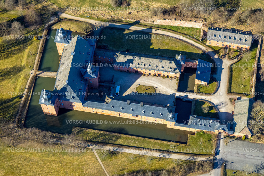 Kirchhundem250308852Oberhundem | Luftbild, Adolphsburg, auch Schloss Adolfsburg, Wasserschloss im Hundemtal, Oberhundem, Kirchhundem, Sauerland, Nordrhein-Westfalen, Deutschland