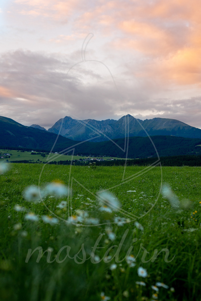 Abends im Lungau | Ihre Fotografin im Lungau, ihre Fotografin im Mostviertel, Wandbilder Onlineshop, Imagefotos für Ihr Unternehmen,  - Realisiert mit Pictrs.com