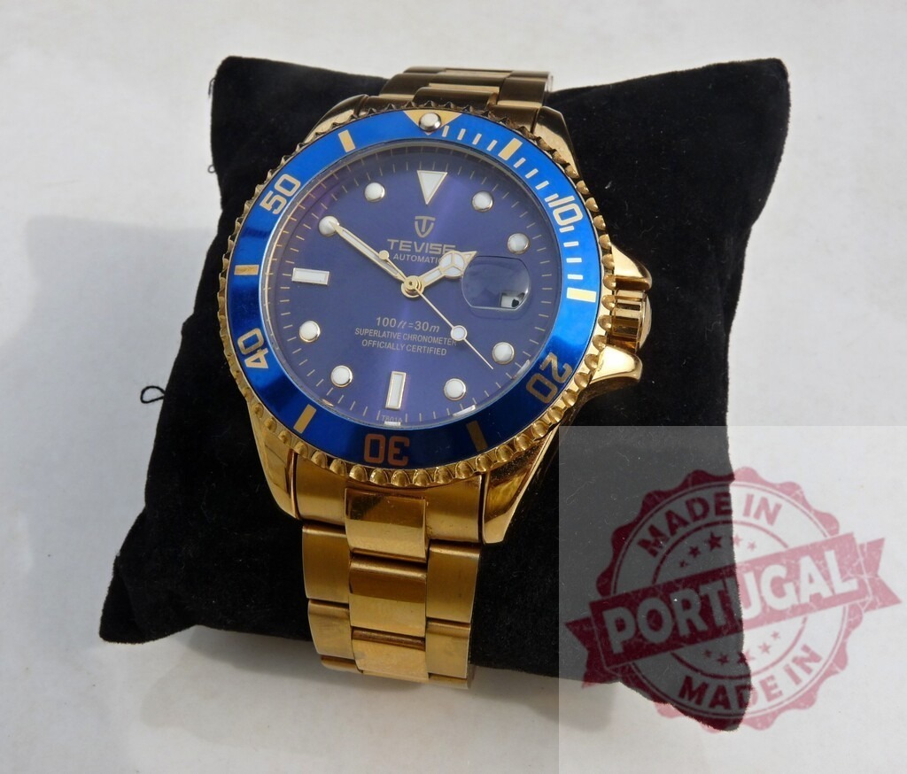 Tevise gold automatic wristwatch on black pillow | Tevise automatic watch displaying a blue dial with gold details on a display pillow - Realisiert mit Pictrs.com