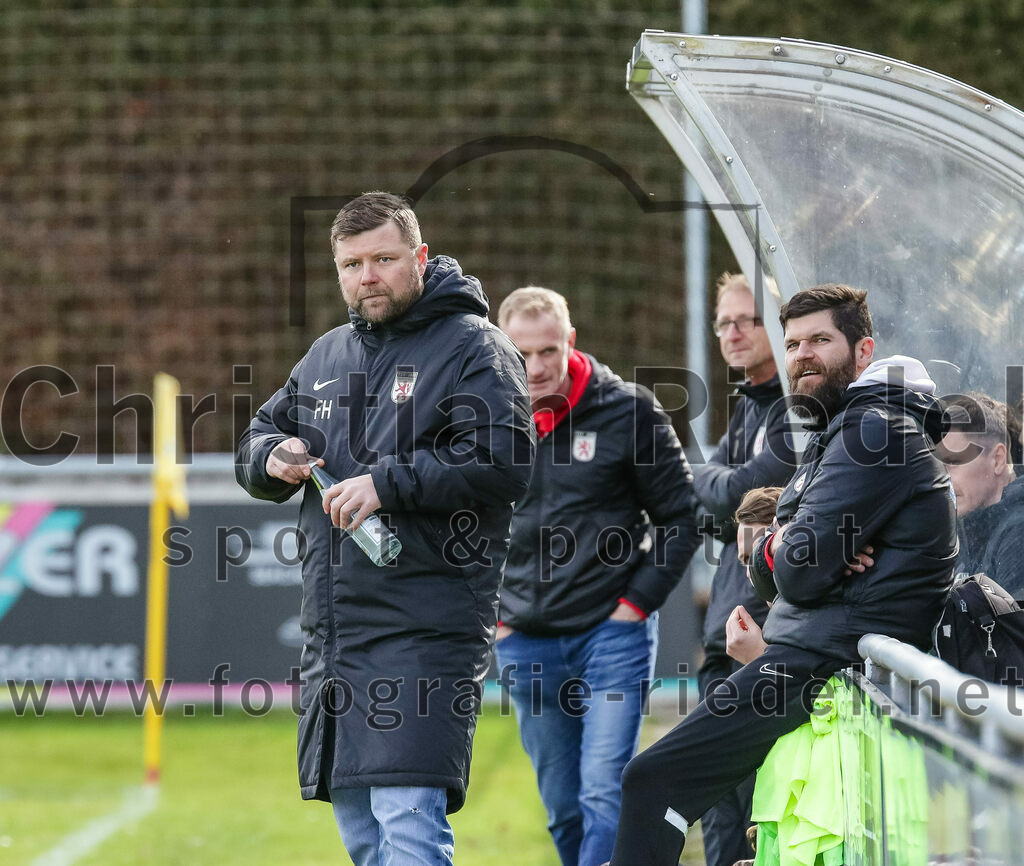 2024-02-24_024_FC_Schwaig_gegen_TSV_1880_Wasserburg | Oberding, Deutschland, 24.02.2024:
Fußball, 2. Runde Qualifikation TOTO-Pokal 2023 / 2024, 1. Spieltag, FC Schwaig gegen TSV 1880 Wasserburg, Endergebnis: 2:3

Trainer Florian Heller (TSV 1880 Wasserburg)

Foto: Christian Riedel / fotografie-riedel.net