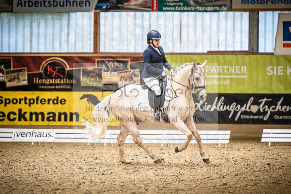 DOS_3880 | Entdecke hochwertige Reitturnierfotos von Foto Oger. Professionell, emotional und authentisch – jetzt Lieblingsmomente im Shop bestellen.Deutschlandweite Turnierfotografie. - Realisiert mit Pictrs.com