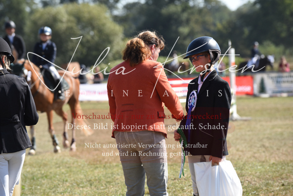 DSC_6195 | Pferde- und Turnierfotografie in Westsachsen. Pferdeportraits, Auftragszeichnungen und intuitive Kunst.