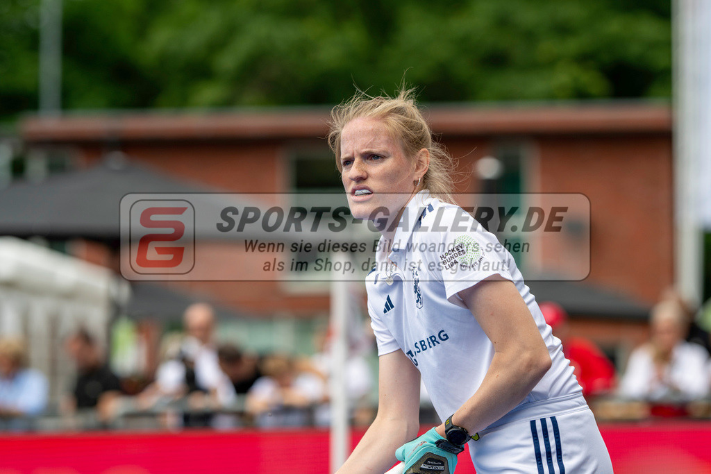 Final4_20250601-1139-Z82_8737 | Krefeld, Deutschland, 01.06.2025:  Feldhockey Final4 2025 – „Deutsche Feldhockey-Meisterschaften 2025“ Harvestehuder HTC - Düsseldorfer HC (Finale Damen) im Gerd-Wellen-Hockeyanlage am 01.06.2025 in Krefeld, Deutschland. (Foto von Kramhöller/Fehrmann/Kaste)Krefeld, Germany, 01.06.2025: Feldhockey Final4 2025 – „Deutsche Feldhockey-Meisterschaften 2025“ Harvestehuder HTC - Düsseldorfer HC (Finale Damen) in Gerd-Wellen-Hockeyanlage at 01.06.2025 in Krefeld, Deutschland. (Foto from Kramhöller/Fehrmann/Kaste)