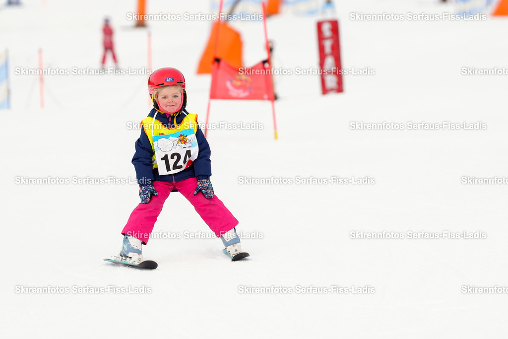 SRF_02.01.2026_0065 | Skirennfotos,Serfaus,Fiss,Ladis,Kinderskirennen,Winter,Tirol,Oberland,skirace,SFL,feelfree,weil wir's genießen,ski,Ski,skifahren,Sonnenplateau, - Realisiert mit Pictrs.com