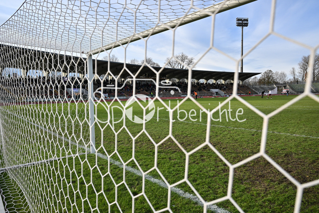 TSV Schwaben Augsburg - FC Augsburg II | das alte Rosenaustadion in Augsburg leuchtet in der Sonne / Symbolbild / Schnee / Winter / Eis / Symbolbidl /Regionalliga Bayern: TSV Schwaben Augsburg - FC Augsburg II, Rosenaustadion am 23.11.2024