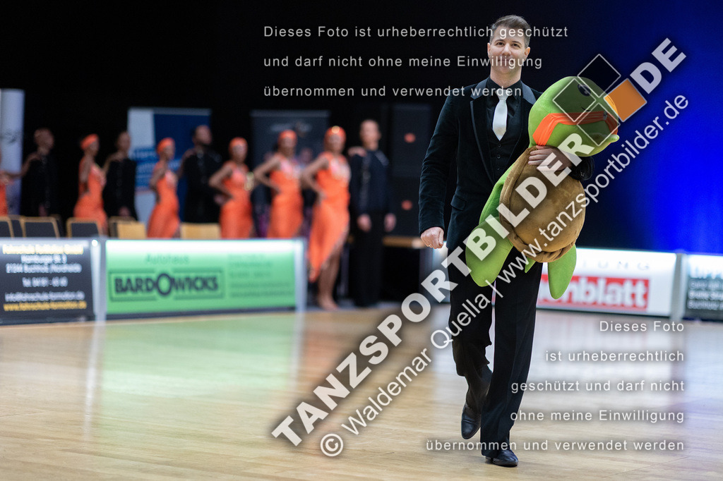 20230114-00290 | Hier finden Sie Tanz Bilder vom Latein und Standard Formationen tanzen. Sportbilder vom Tanzsport. Schöne Fotos und von Weltmeisterschaft, Europameisterschaft, Bundesliga, Regionalliga, Oberliga und Landesliga sowie von GOC Stuttgart, DanceComp, WM Bremen