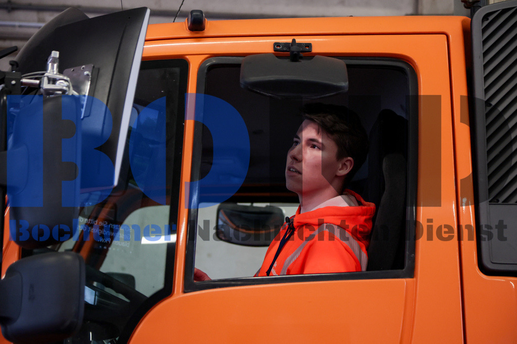 Sicherheitsparcours bei der Autobahn GmbH des Bundes {date} -  | {headline}



(Foto: Sebastian Sendlak / BOND)

 - Realisiert mit Pictrs.com