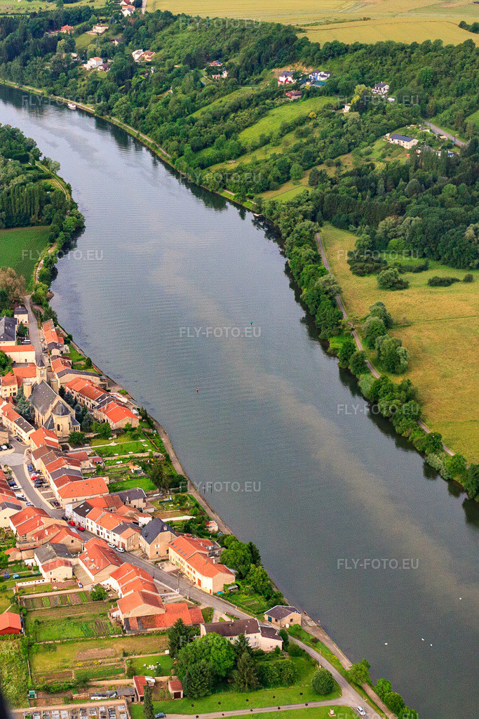 Vue aérienne: Vallée de la Moselle à Rettel dans le département Moselle, France – .Photo: IMG_50665.jpg prise le 24/06/2012 par Werner Riehm/FLY-FOTO.eu – Résolution de l'original: 2112 x 3168 px