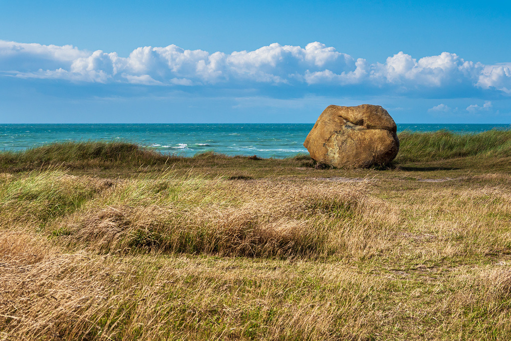 Findling und Küste bei Hirtshals in Dänemark | Findling und Küste bei Hirtshals in Dänemark.