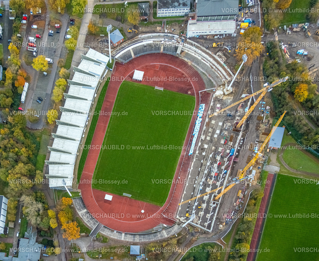 Bochum231102796 | Luftbild, Lohrheidestadion Fußballplatz und Leichtathletikstadion der SG Wattenscheid 09, Baustelle mit Neubau Westtribüne, Leithe, Bochum, Ruhrgebiet, Nordrhein-Westfalen, Deutschland