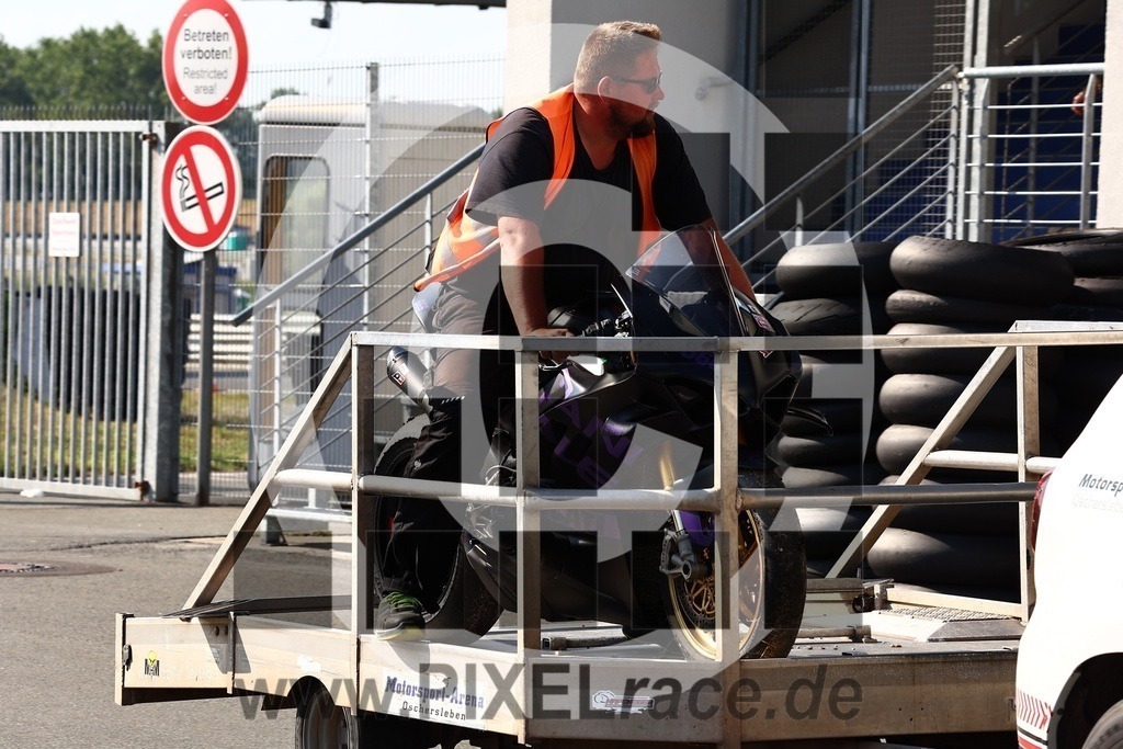 0565-20240720_03838 | Schöne Erinnerungen an spannende Momente - das festzuhalten ist unser Job. PIXELrace.de ist seit 2003 auf den Rennstrecken Europas unterwegs um die Action draußen beim Fahren und die wunderbare Stimmung imm Fahrerlager für euch einzufangen.