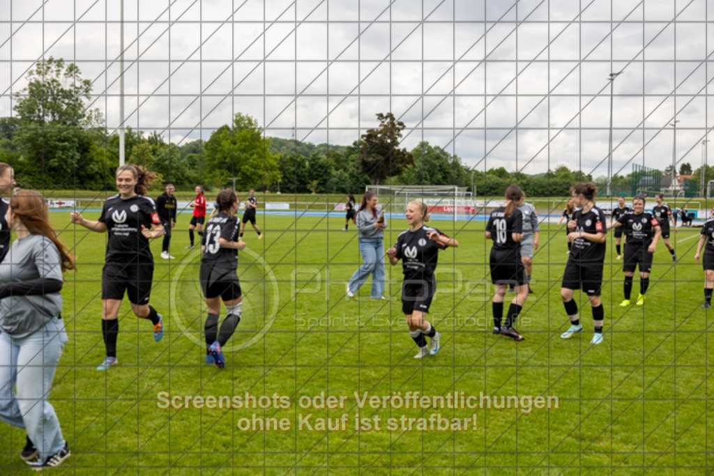 20250529_150925_1685 | #,  SGM Wendlingen-Ötlingen II (blau) vs. 1.FC Donzdorf II (schwarz), Fussball, Frauen-Bezirkspokal Finale Saison 2024/2025, Rasenplatz VfL Stadion Kirchheim, Jesinger Straße 105, 73230 Kirchheim, 29.05.2025 - 13:00 Uhr,Foto: PhotoPeet-Sportfotografie/Peter Harich