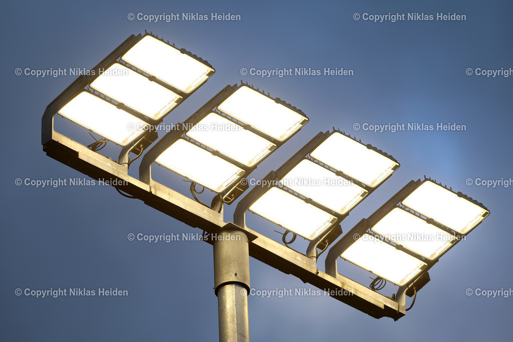 NH_HolsteinKielU23_Eutin08_FlensOberliga_30112025 | LED-Flutlicht auf dem Adsch-Werner-Platz.Fußball I Herren I Flens Oberliga I Saison 2025-2026  I 19. Spieltag I Holstein Kiel U23 - Eutin 08 I 05.10.2025 I Citti-Fußball-Park