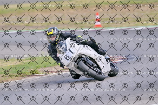26bt05-1823 | markuskiefer.com - Realisiert mit Pictrs.com