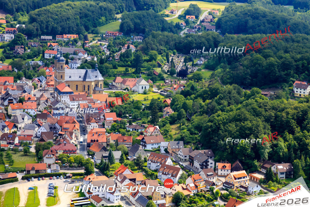 Die Luftaufnahme der Stadt Gößweinstein wurde vom UL-Flugzeug heraus erstellt ( keine Drohne )- hohe Auflösung für beste Qualität