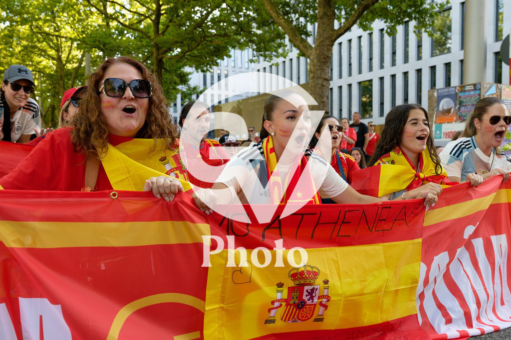 Spain v Switzerland - UEFA Women's EURO 2025 Quarter-Final | BERN, SWITZERLAND - JULY 18: Fans of Spain with flags /banner  during the UEFA Women's EURO 2025 Quarter-Final match between Spain v Switzerland at Stadion Wankdorf on July 18, 2025 in Bern, Switzerland. (Photo by Giuseppe Velletri/Sports Press Photo/Getty Images)