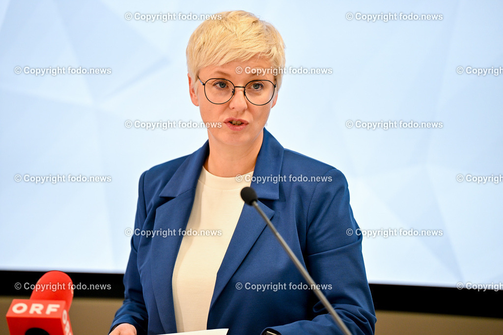 Pressekonferenz WKO Oberoesterreich_ Ooe._ Now4Tomorrow_ 03.07.2024-9 | 03.07.2024, Linz, AUT, Pressekonferenz WKO Oberoesterreich, Ooe., Now4Tomorrow - Wir muessen die Zukunft jetzt gestalten, im Bild Doris Hummer (Praesidentin der Wirtschaftskammer Ooe)