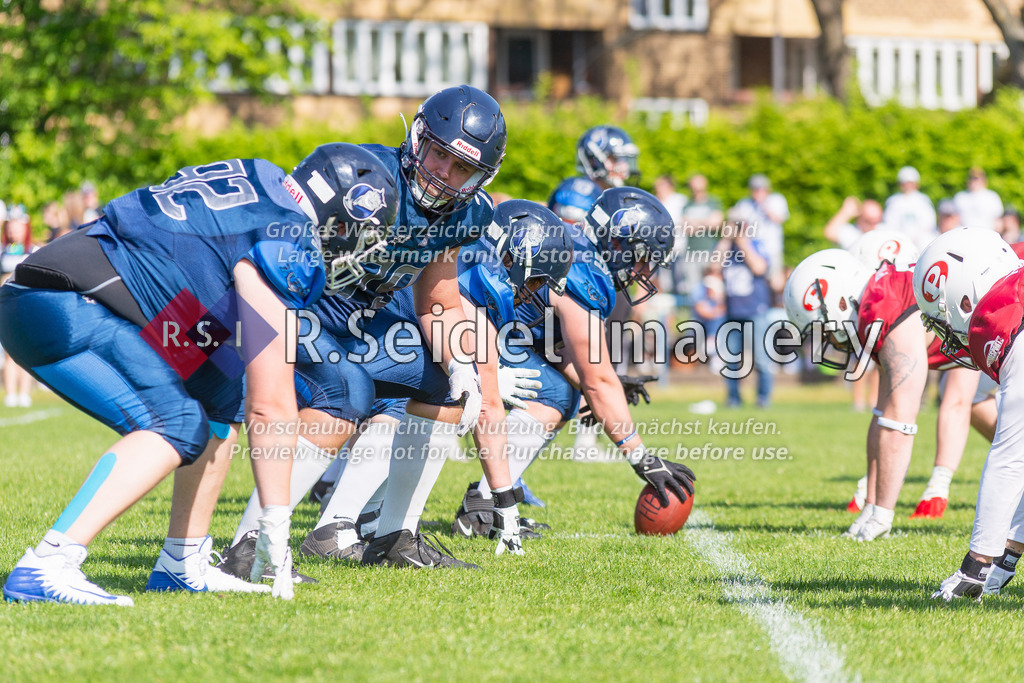 American Football, Saison 2023, Regionalliga Nord, Hamburg Blue Devils - Hamburg Pioneers, Dr.-Hermann-Schnell-Sportplatz (Hamburg), 13.05.2023, 1. Gameweek | Sportfotos aus Hamburg, Eventfotos oder freie Arbeiten von R.Seidel Imagery – einfach online kaufen.