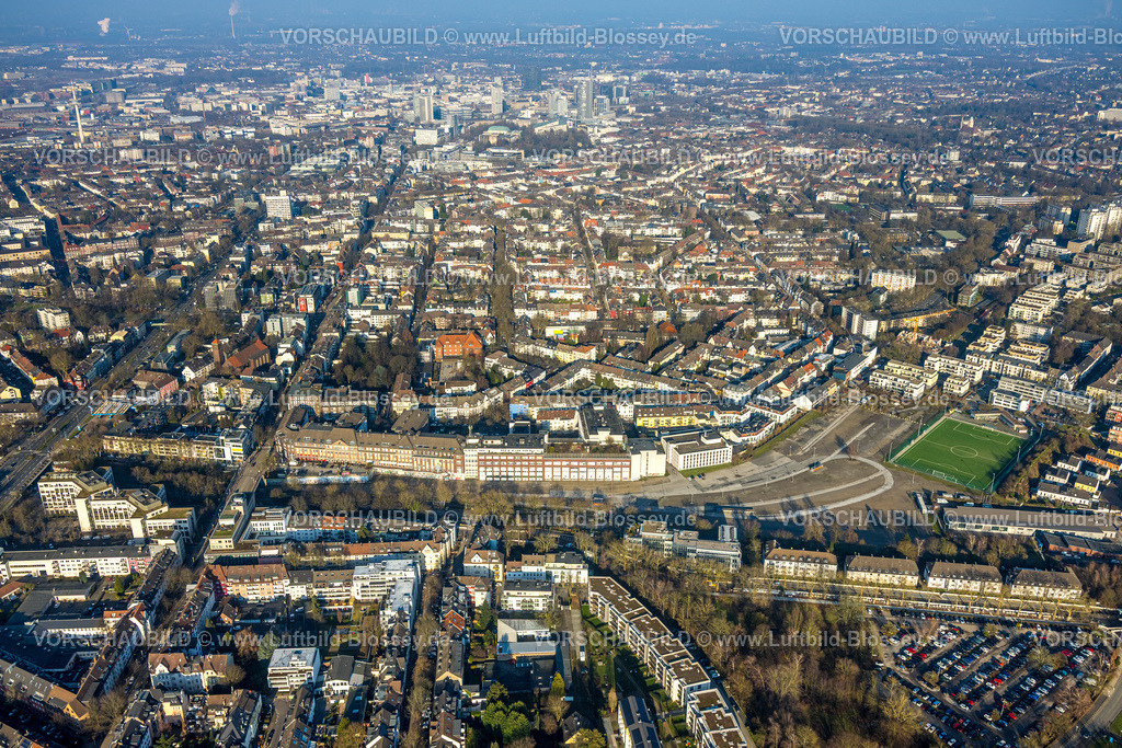 Essen260100858 | Luftbild, Wohngebiet City mit Blick über Essen, Alfredstraße Bundesstraße 224, Messeparkplatz und Sportplatz VfL Sportfreunde 07 Essen e.V., Rüttenscheid, Essen, Ruhrgebiet, Nordrhein-Westfalen, Deutschland