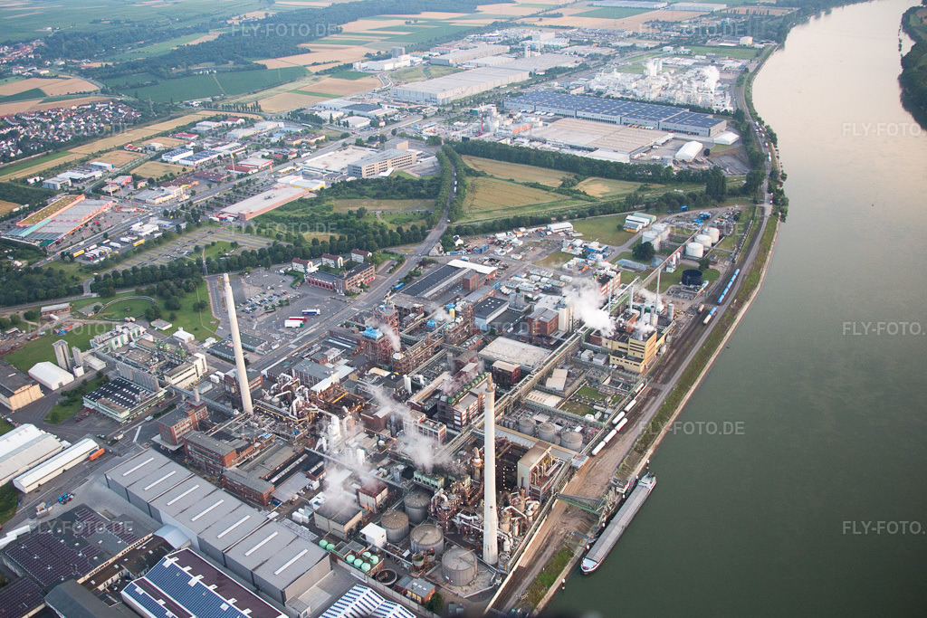 Luftbild: Synthomer Deutschland in Worms im Bundesland Rheinland-Pfalz in Deutschland. Foto: IMG_091162.jpg vom 07.07.2016 durch Werner Riehm/FLY-FOTO.de