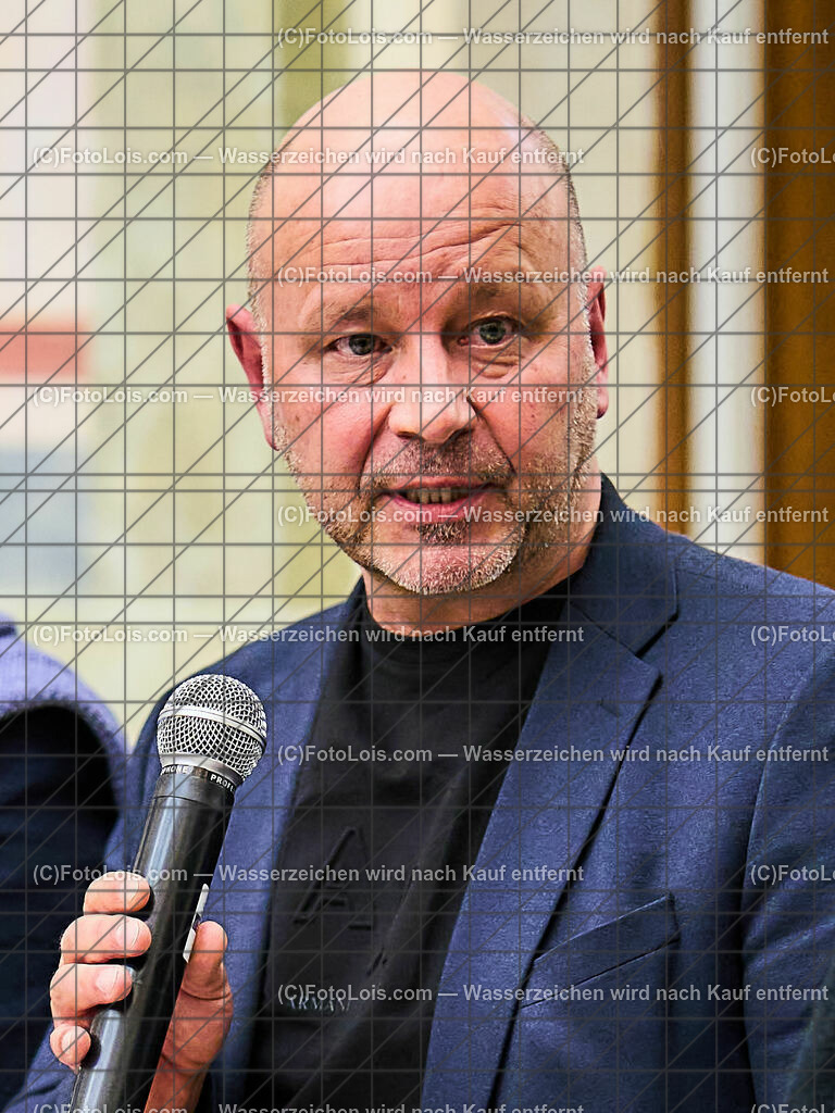 ALP6487_TdBerufsfotografie_Diskussion KI_Schnabl Michael | (C)FotoLois.com, Alois Spandl, Tage der NÖ Berufsfotografie in Baden, Posiumsdiskussion um die Künstliche Inteligenz in der Fotografie im Arnulf Rainer Museum Baden mit Gisela Kayser (Kuratorin und ehemalige künstlerische Leiterin und GF des Freundeskreis Willy-Brandt-Haus Berlin) Peter-Matthias Gaede (Journalist, ehem. Chefredakteur GEO), Michael Schnabl (Berufsfotograf in Graz, KI-Künstler), Christoph Künne (Docma), Michaela Habinger (Berufsfotografin NÖ), Michael Aurednik (Rechtsanwalt der NÖ Berufsfotografie), Christian Schörg (Landesinnungsmeister NÖ), Fr 6. Oktober 2023.