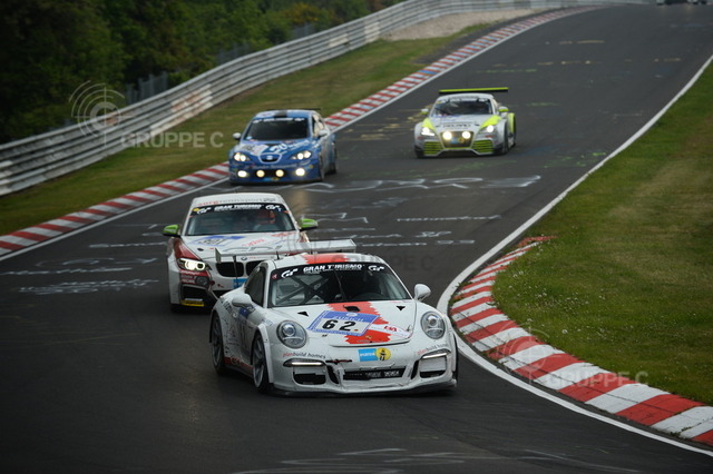 Motorsports / 24 Stunden Nürburgring 2015, Nürburgring-Nordschleife, GER | Rob Thomson, Andrea Perlini, Nicola Bravetti, Holger Peter Fuchs - Realisiert mit Pictrs.com