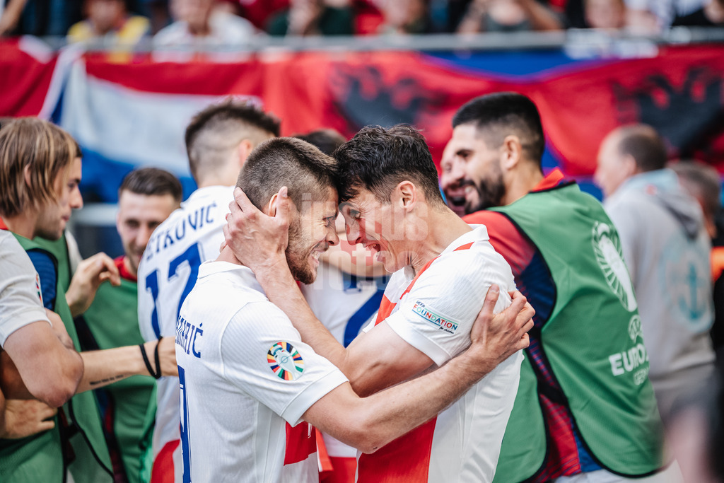 Fußball | Herren | UEFA-Fußball-Europameisterschaft 2024 | Gruppe B | Kroatien vs. Albanien | 19.06.2024 | v.l. Andrej Kramaric (#9, Kroatien) und Ante Budimir (#16, Kroatien) jubeln