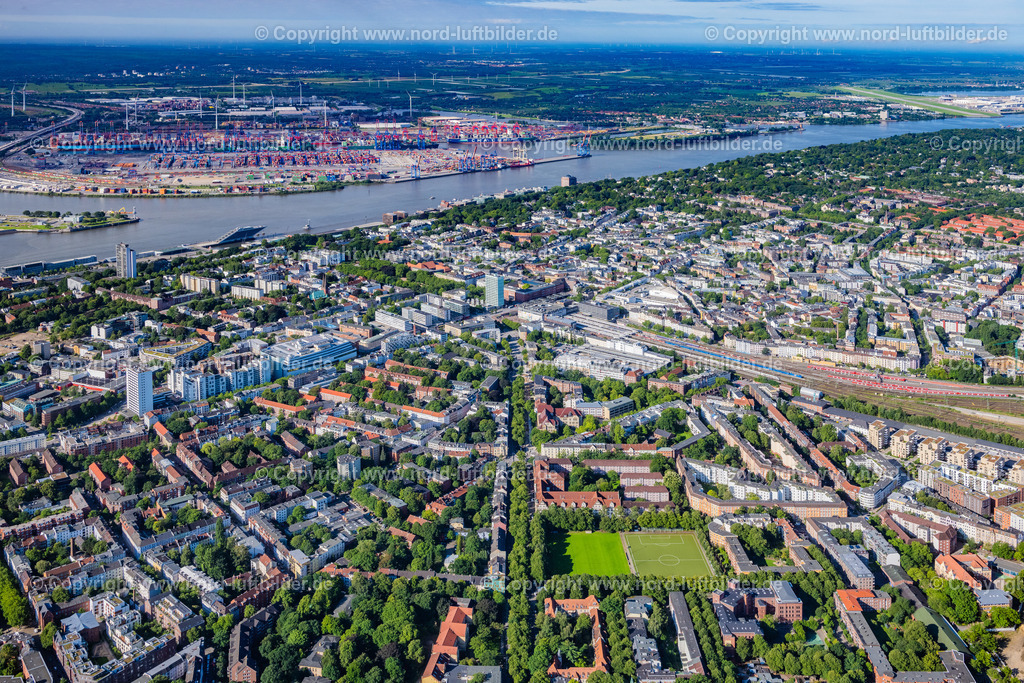 Hamburg_Altona_Ottensen_ELS_0592050823 | HAMBURG 05.08.2023 Stadtzentrum im Innenstadtbereich am Ufer des Flußverlaufes der Elbe im Ortsteil Ottensen in Hamburg, Deutschland. // City center in the downtown area on the banks of river course of the River Elbe in the district Ottensen in Hamburg, Germany. Foto: Martin Elsen