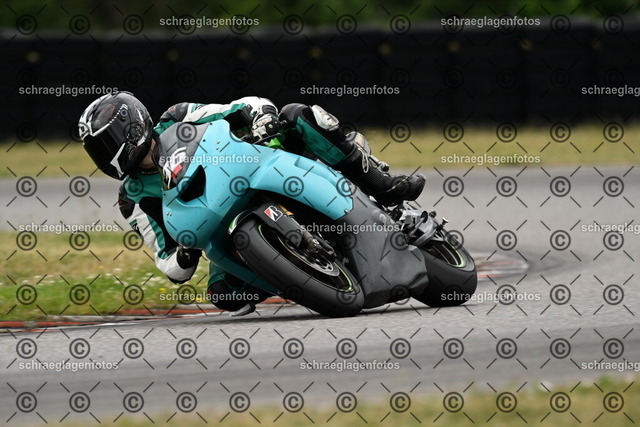 25bt02-1544 | markuskiefer.com - Realisiert mit Pictrs.com